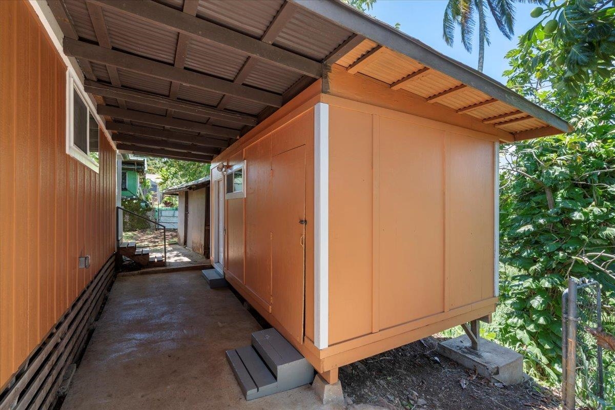 752 Noholani Street Haiku, HI 96708 - Photo 34 of 45 a view of a backyard with wooden fence