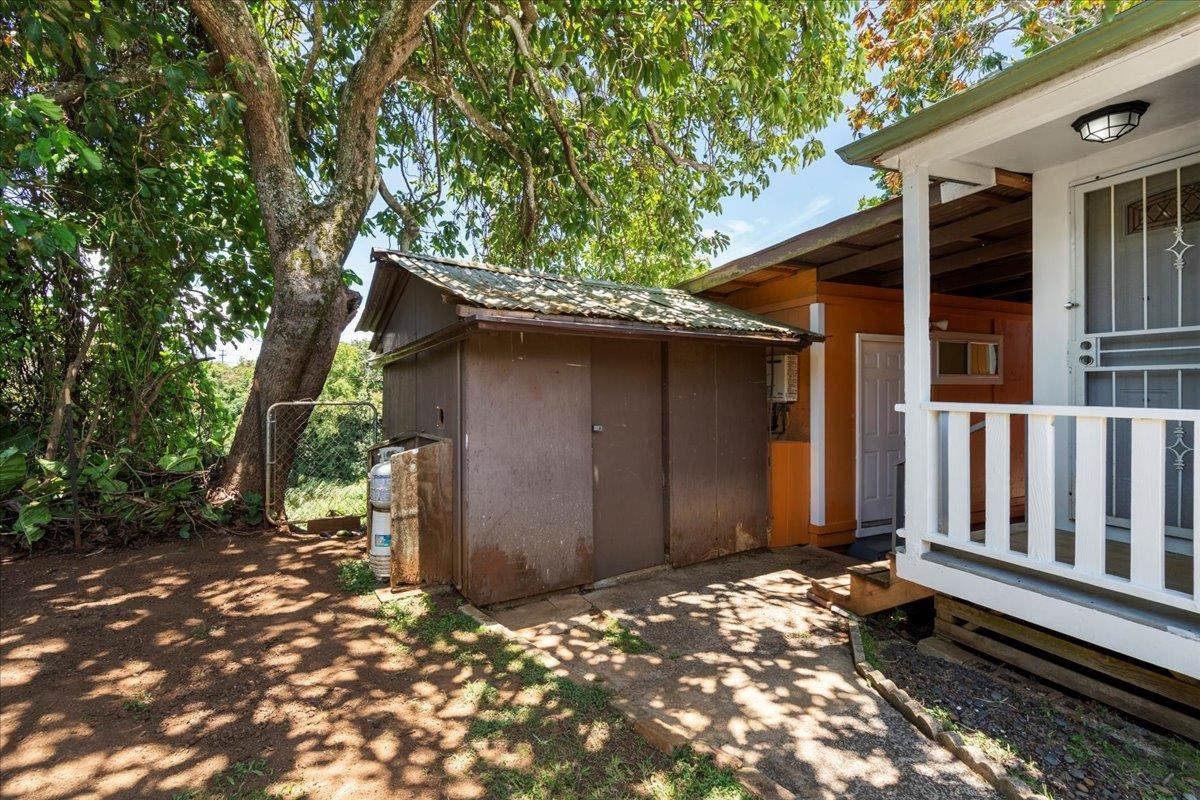 752 Noholani Street Haiku, HI 96708 - Photo 38 of 45 a backyard of a house