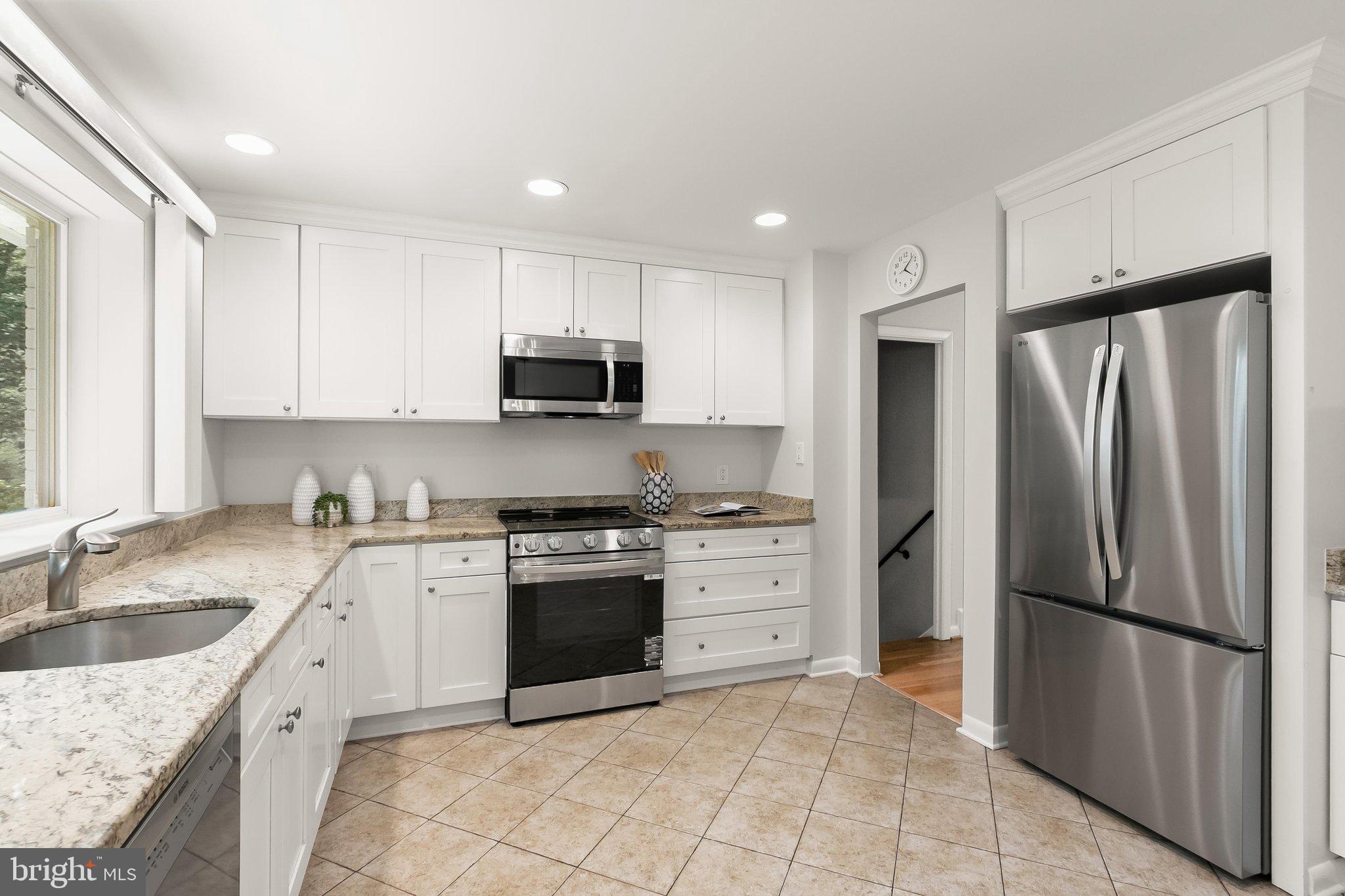 8212 Hawthorne Road Bethesda, MD 20817 - Photo 18 of 67 Kitchen with new microwave '25