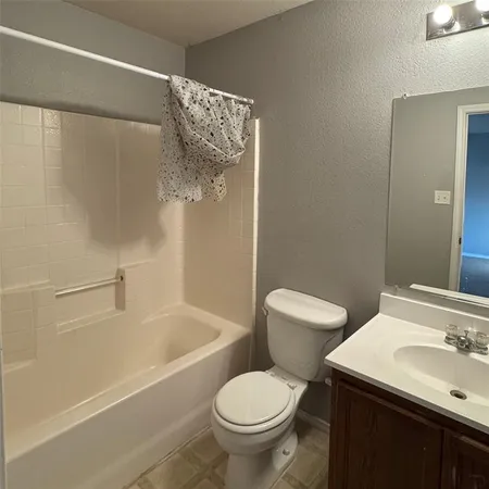 $2,000 | 12320 Fish Road, Dallas, TX 75253