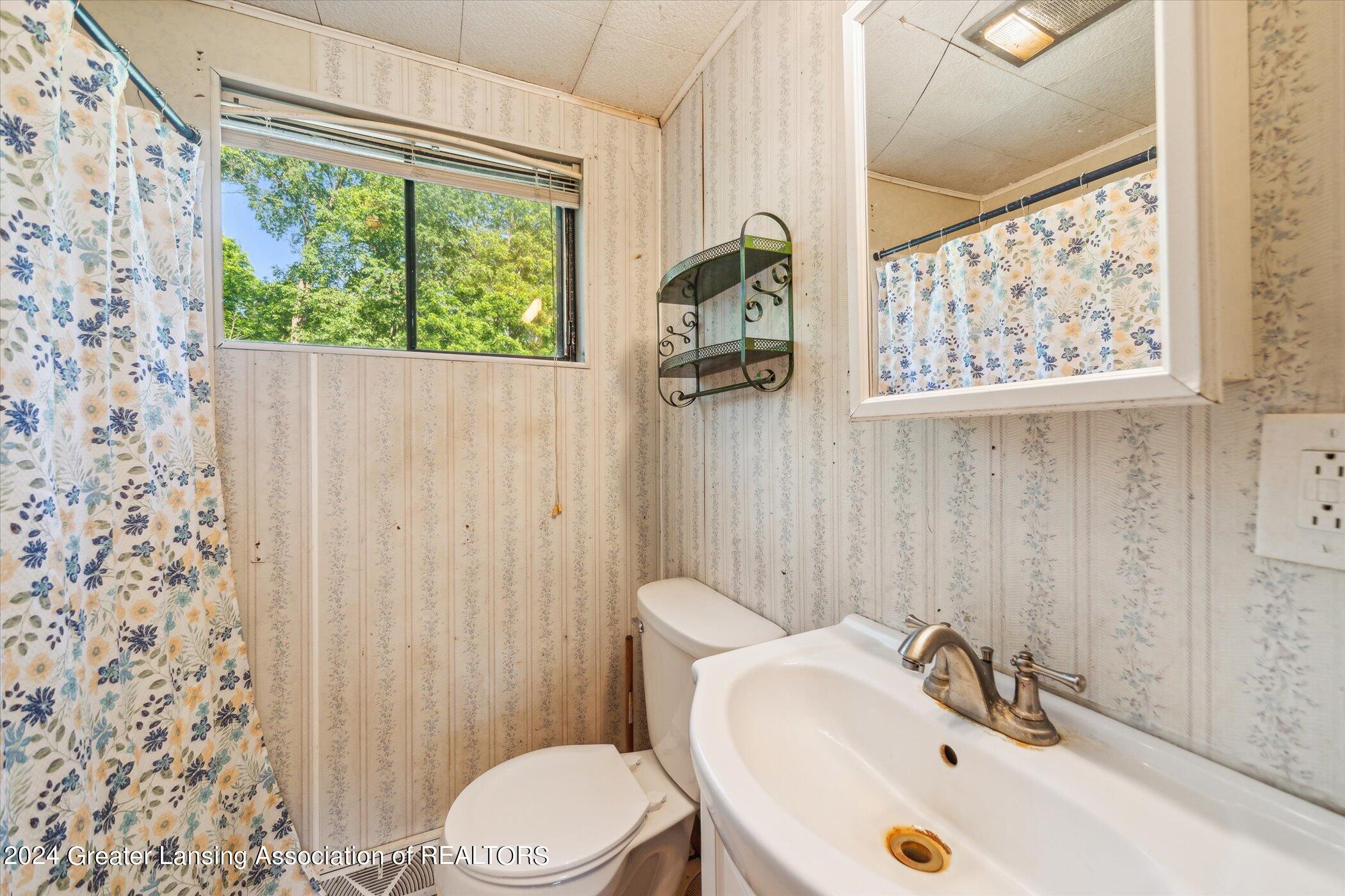 7969 Ionia Road Bellevue, MI 49021 - Photo 14 of 19 18-7969-S-Ionia-Road-Bellevue-MI-49021-W