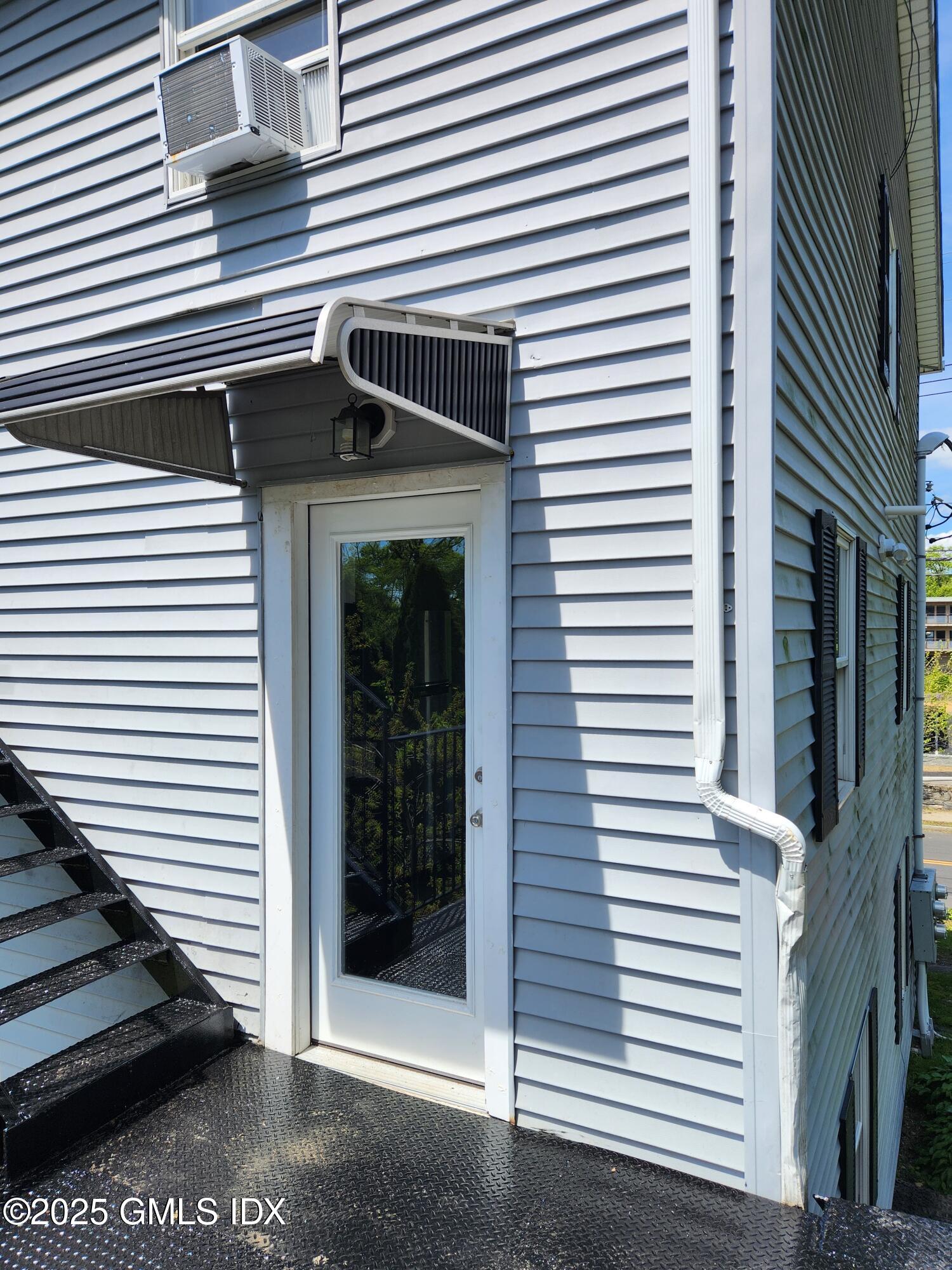 336 Hamilton Avenue, Unit B Greenwich, CT 06830 - Photo 14 of 16 a view of a house with a white door