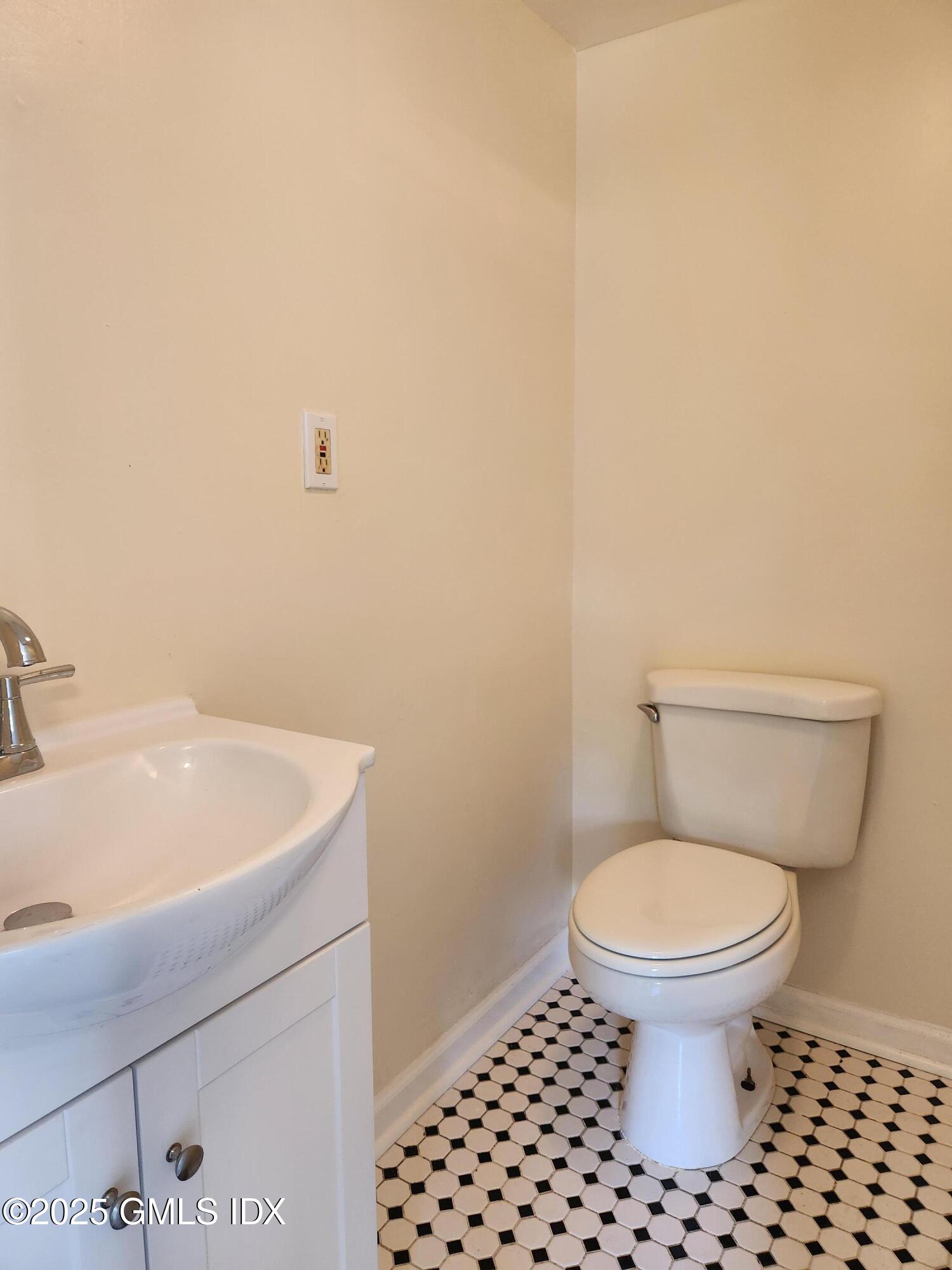336 Hamilton Avenue, Unit B Greenwich, CT 06830 - Photo 6 of 16 a bathroom with a sink a toilet and a mirror