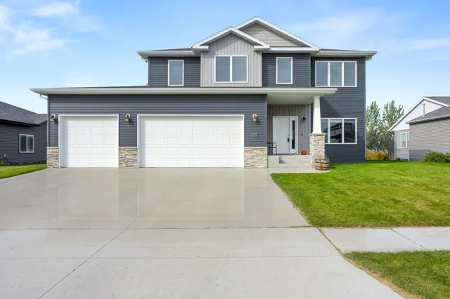 $599,900 | 7471 16th Street South, Fargo, ND 58104