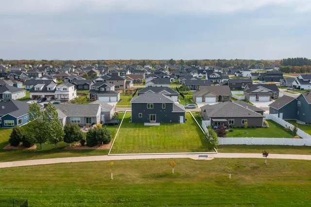 $599,900 | 7471 16th Street South, Fargo, ND 58104