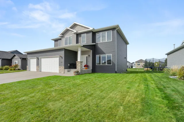 $599,900 | 7471 16th Street South, Fargo, ND 58104