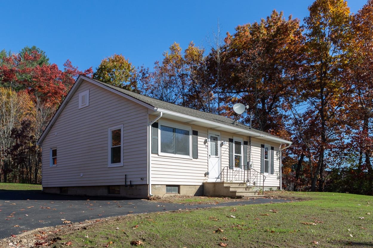 29 Amherst Road Merrimack, NH 03054 - Photo 1 of 31