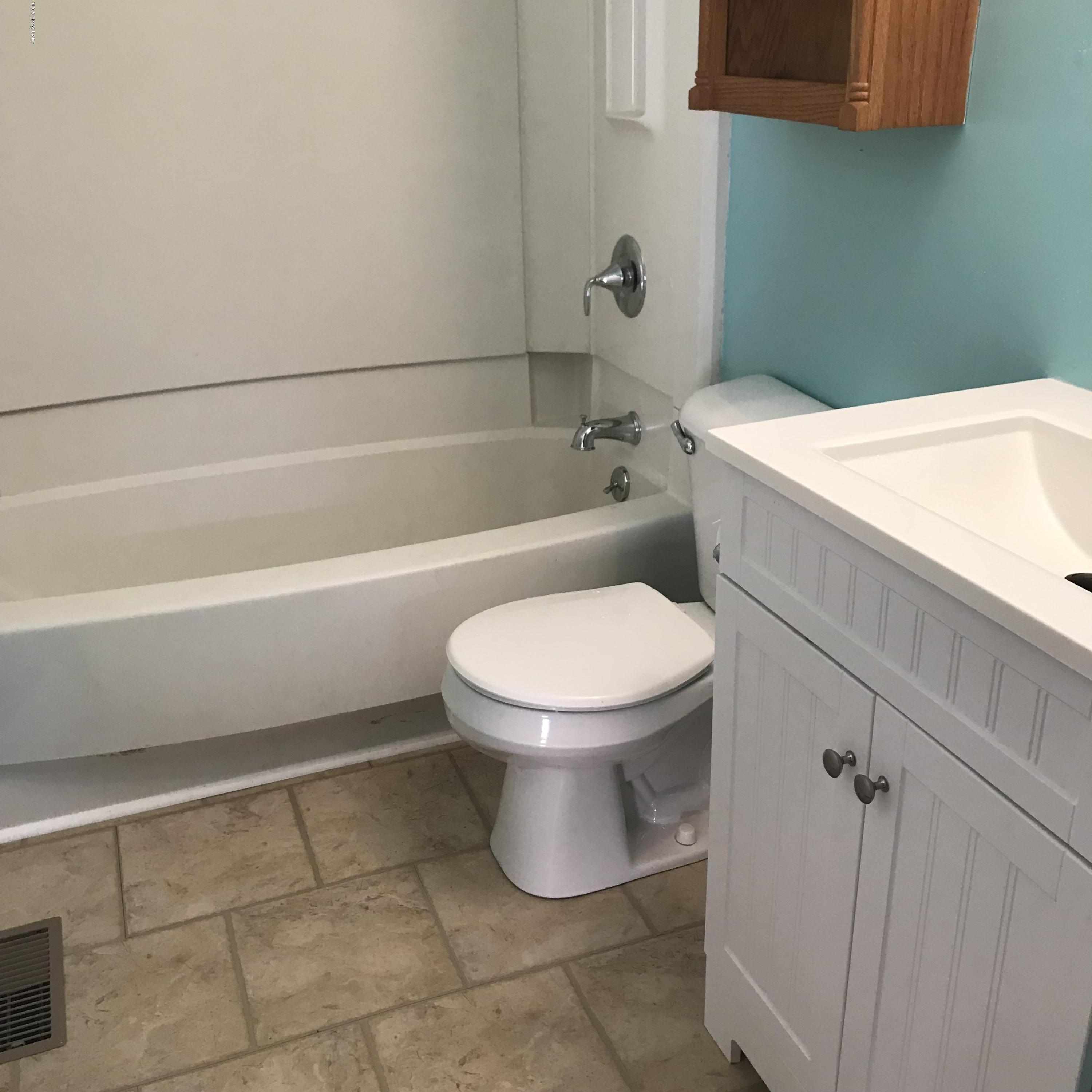 4715 Kiefer Road Louisville, KY 40216 - Photo 11 of 14 Full Bath