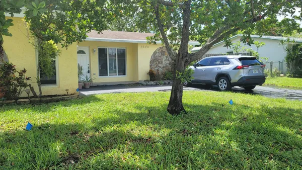 a view of a house with a backyard