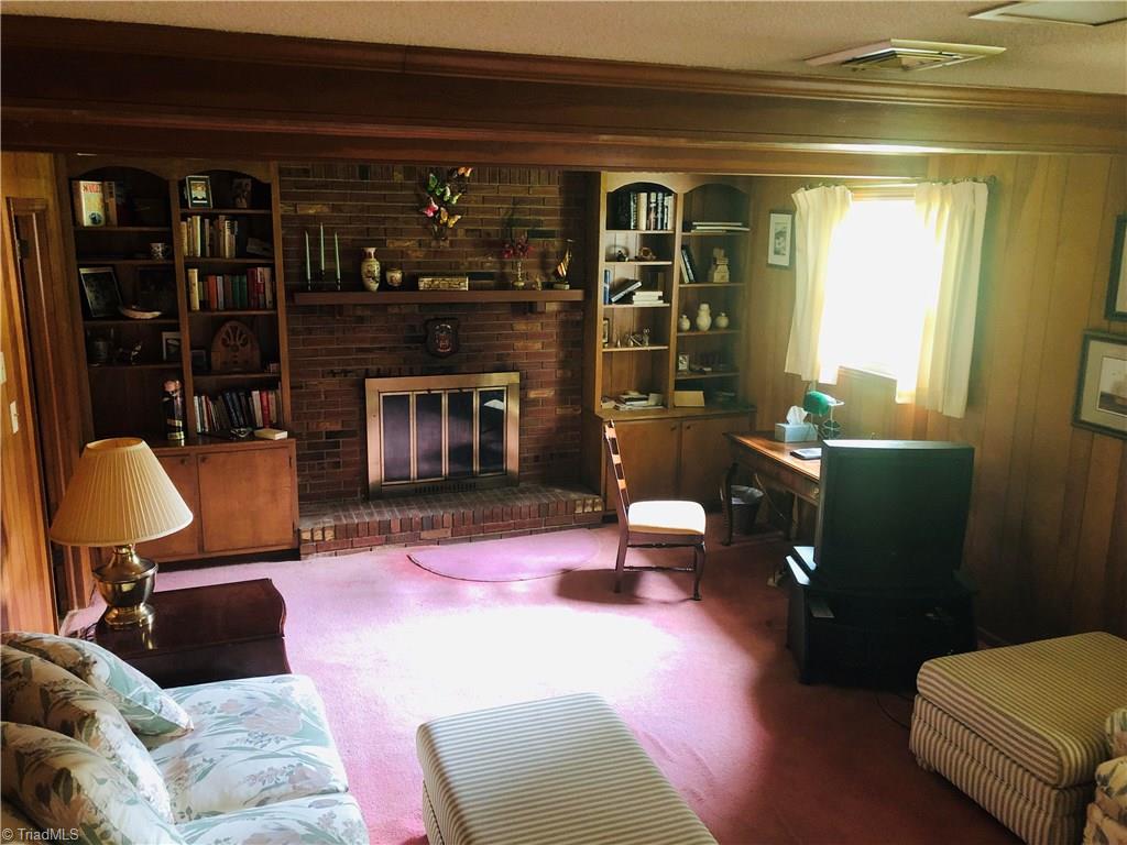 2408 Timberlake Avenue High Point, NC 27265 - Photo 8 of 14 Den/Family room