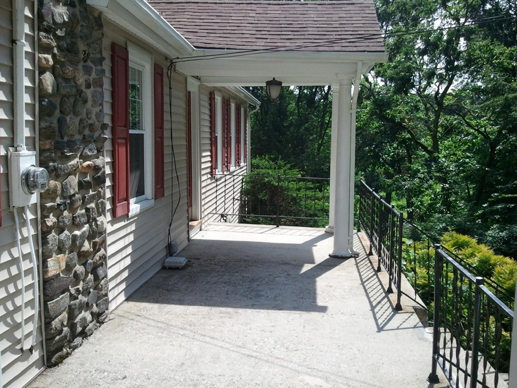 138 Mountain Road Wilbraham, MA 01095 - Photo 3 of 30 Gallery Image 3