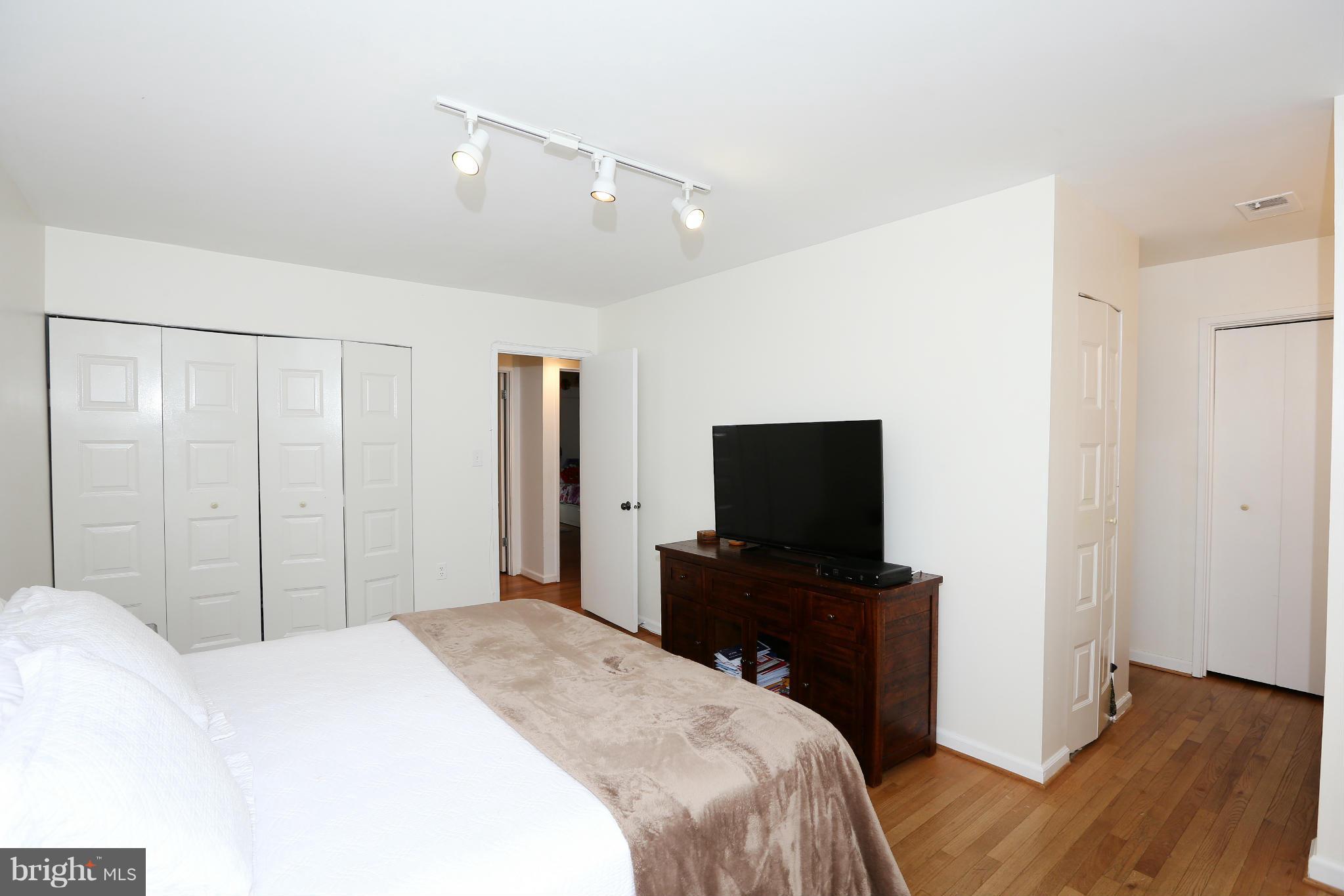 8119 Inverness Ridge Road Potomac, MD 20854 - Photo 13 of 30 Bedroom (Master)