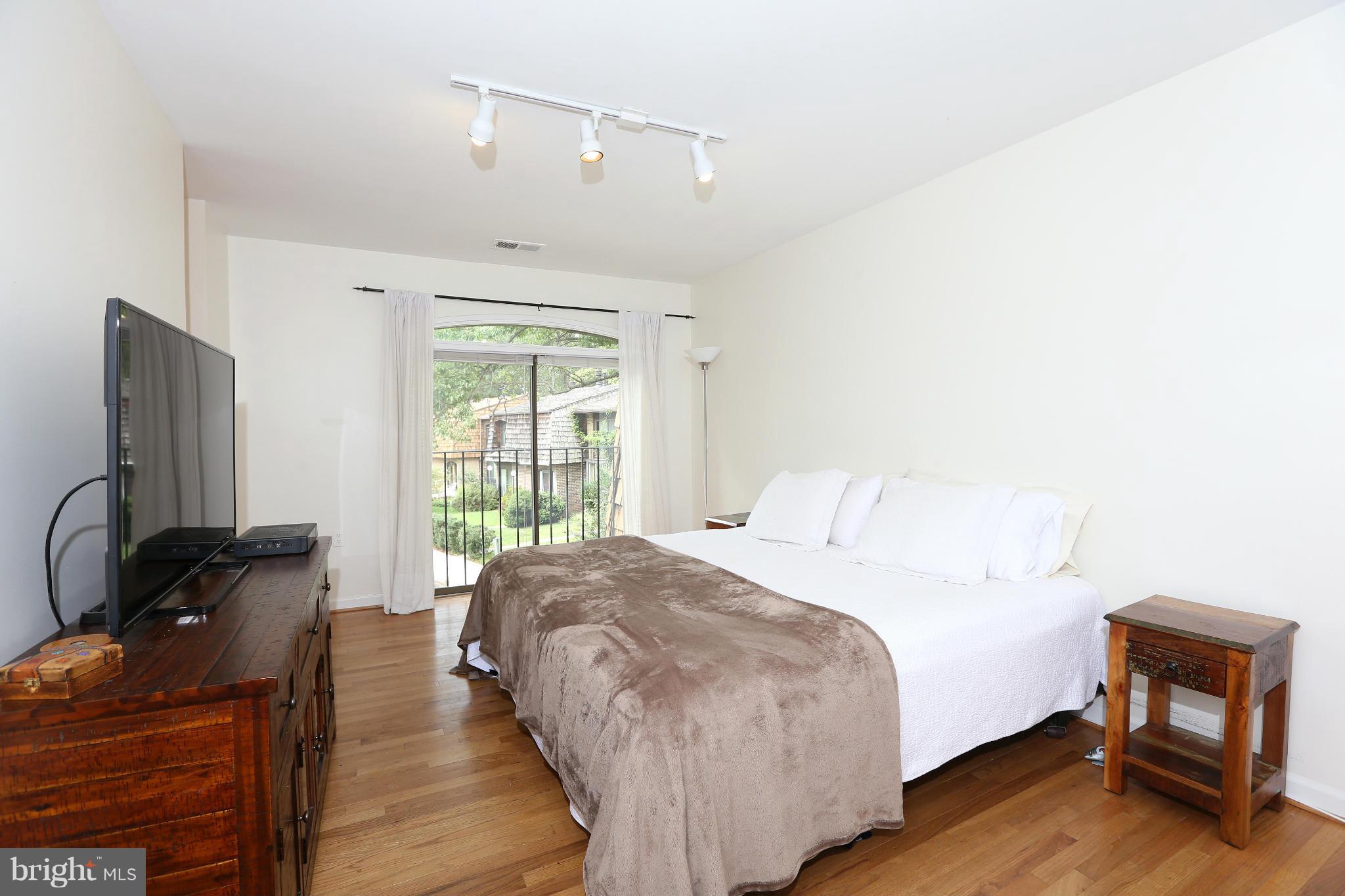 8119 Inverness Ridge Road Potomac, MD 20854 - Photo 14 of 30 Bath (Master)