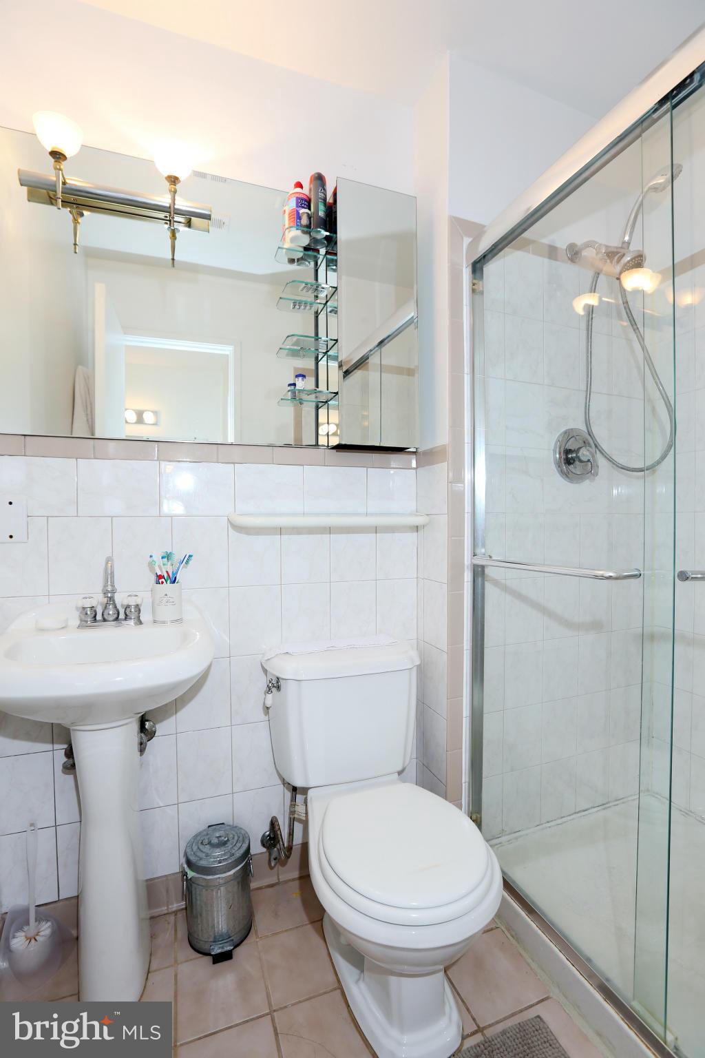8119 Inverness Ridge Road Potomac, MD 20854 - Photo 16 of 30 Bath (Master)