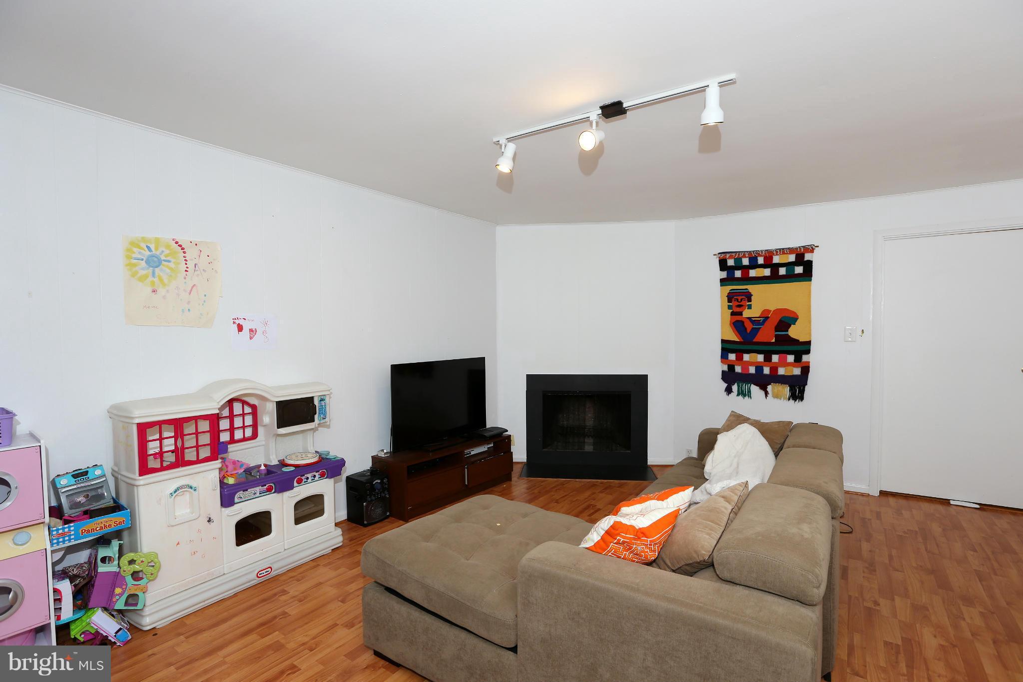 8119 Inverness Ridge Road Potomac, MD 20854 - Photo 22 of 30 Family Room