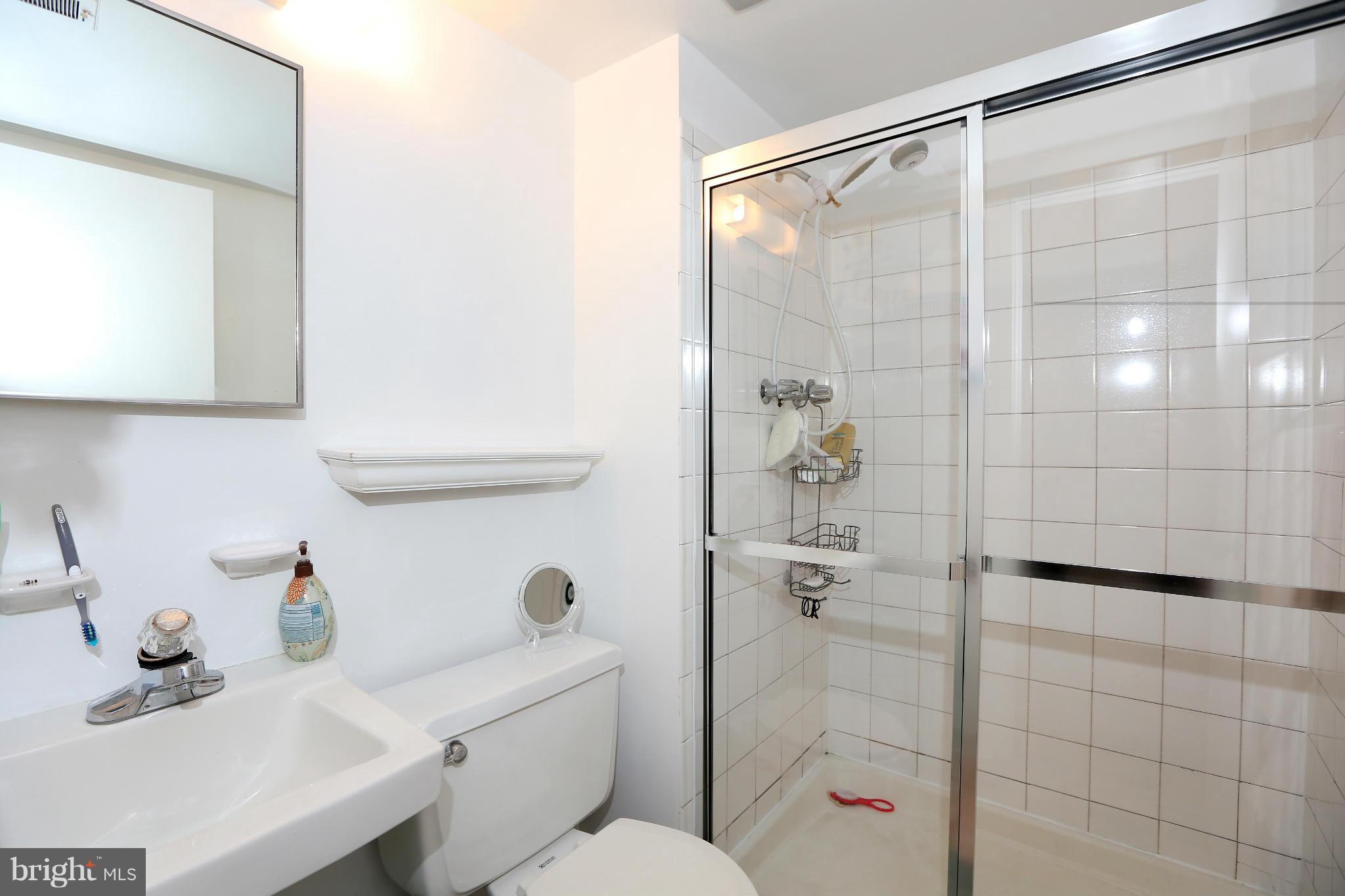 8119 Inverness Ridge Road Potomac, MD 20854 - Photo 25 of 30 Bath