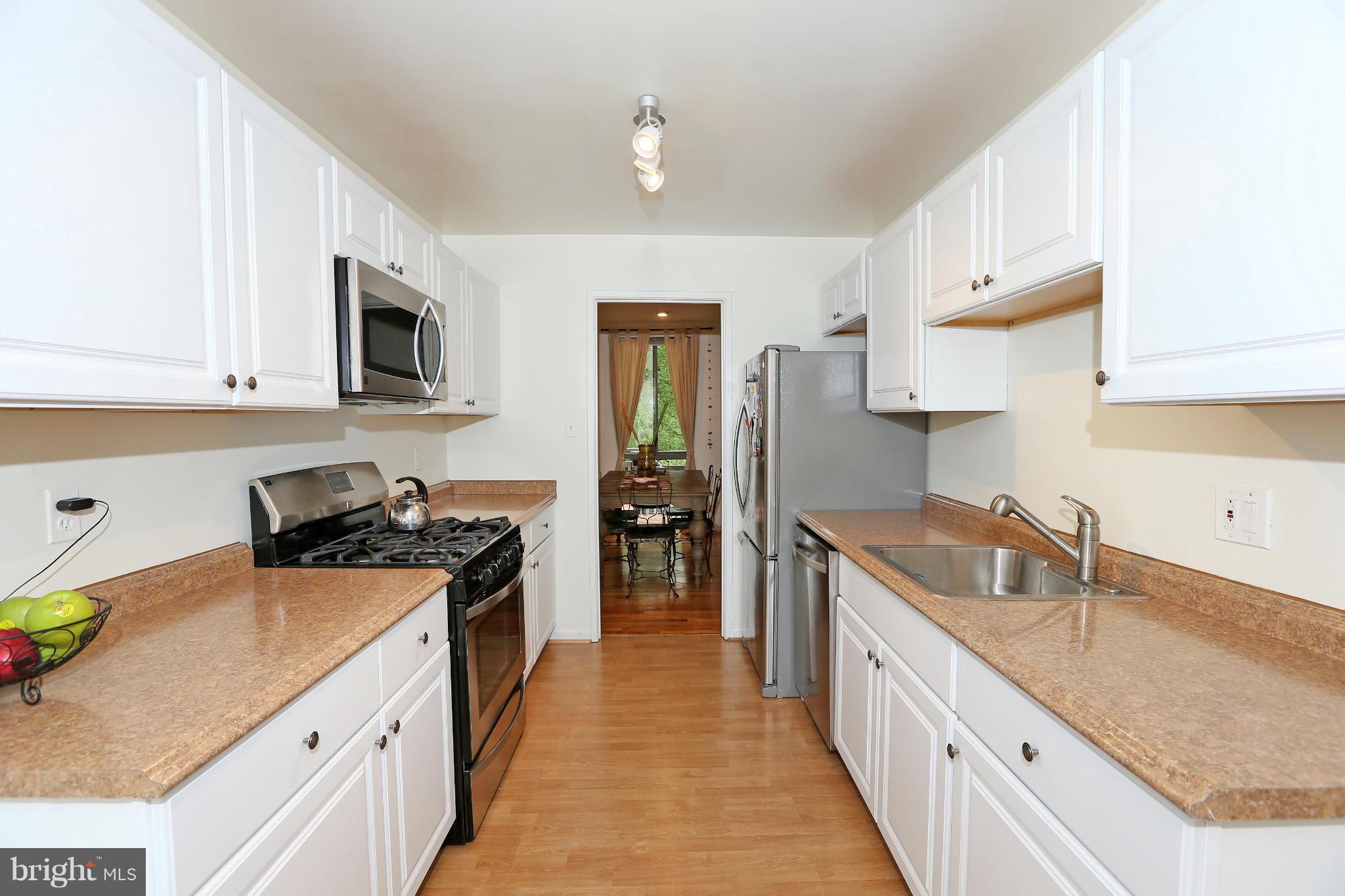 8119 Inverness Ridge Road Potomac, MD 20854 - Photo 5 of 30 Kitchen