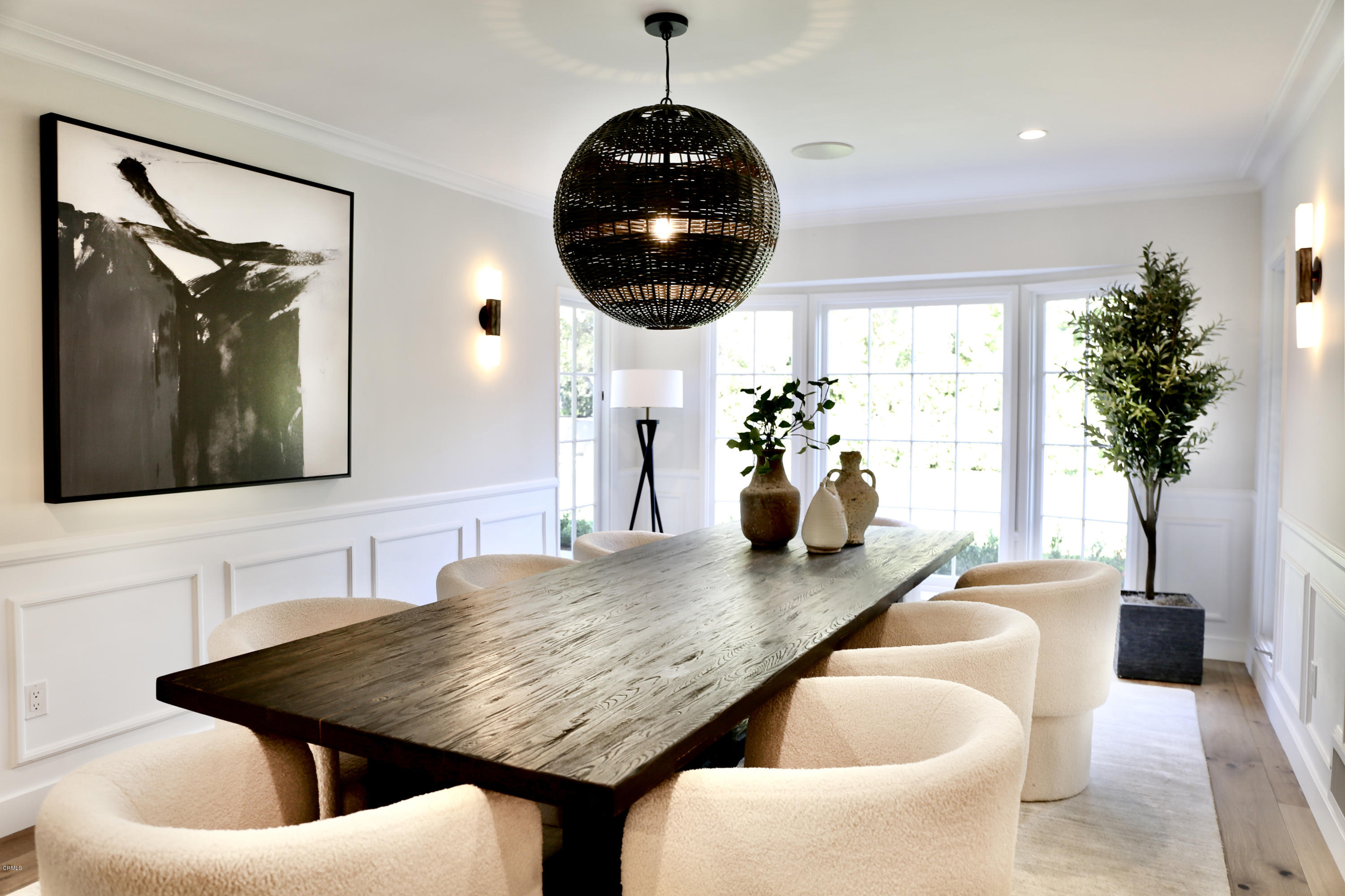 300 Wigmore Drive Pasadena, CA 91105 - Photo 16 of 59 a kitchen with a table and chairs