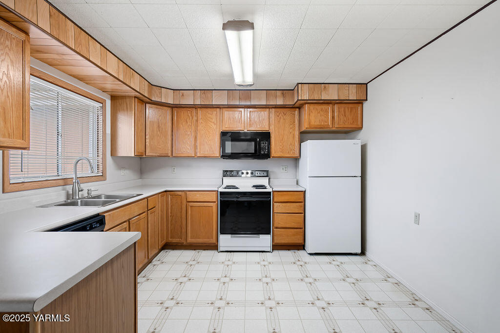 3820 Lateral B Road Wapato, WA 98951 - Photo 15 of 35 a kitchen with granite countertop a refrigerator stove top oven a sink and dishwasher