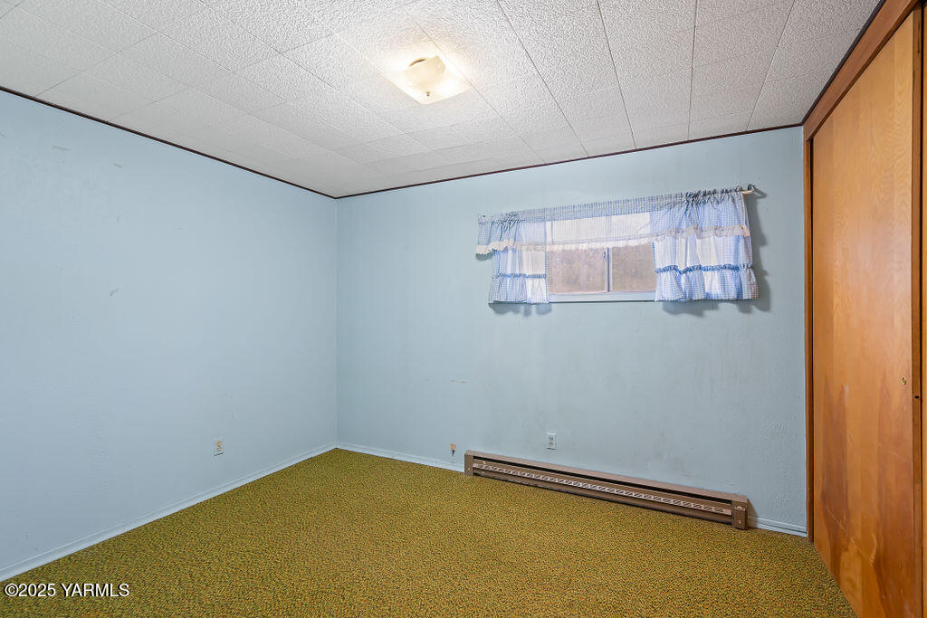 3820 Lateral B Road Wapato, WA 98951 - Photo 19 of 35 a view of room with window and ceiling fan