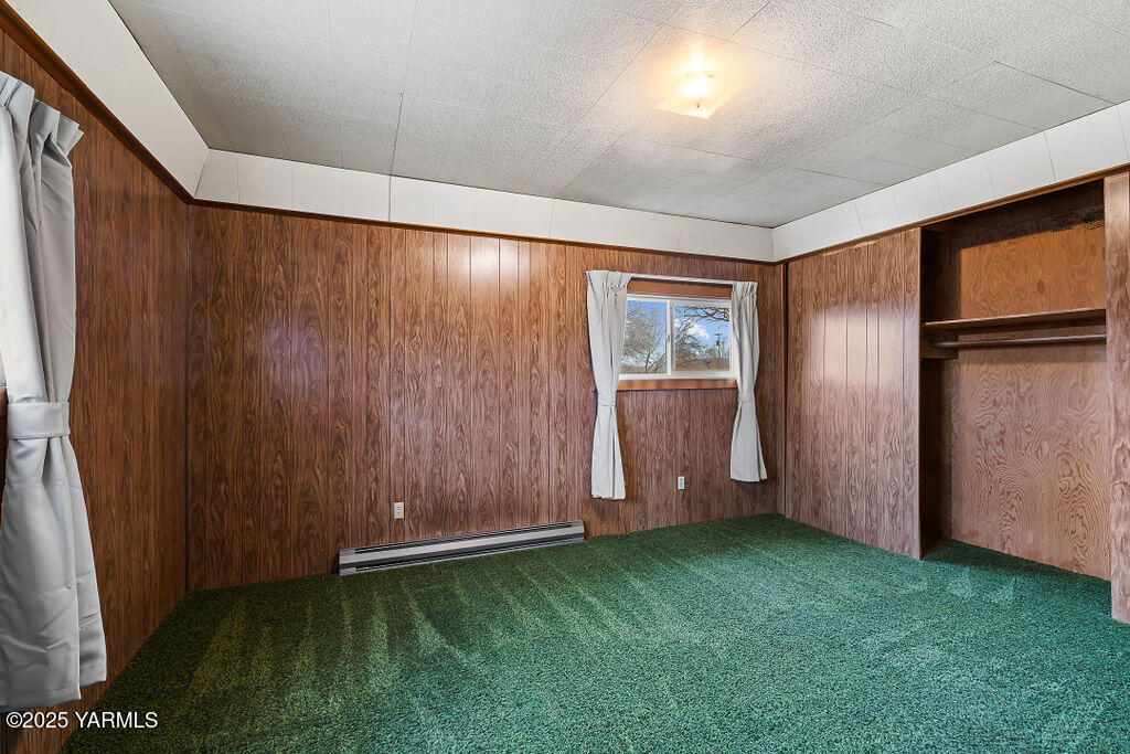 3820 Lateral B Road Wapato, WA 98951 - Photo 20 of 35 a view of an empty room with a window