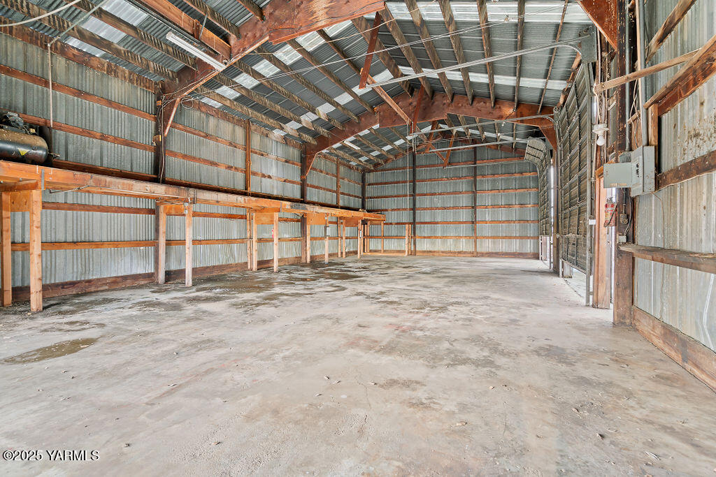 3820 Lateral B Road Wapato, WA 98951 - Photo 28 of 35 a view of an empty room