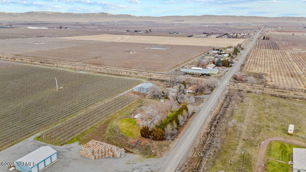 3820 Lateral B Road Wapato, WA 98951 - Photo 31 of 35 a view of an ocean