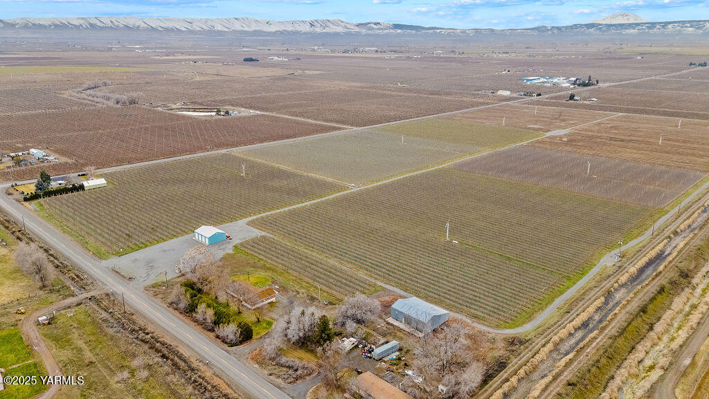 3820 Lateral B Road Wapato, WA 98951 - Photo 34 of 35 a view of an ocean and beach