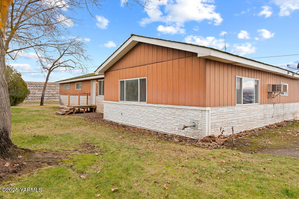 3820 Lateral B Road Wapato, WA 98951 - Photo 4 of 35 a house view with a backyard space