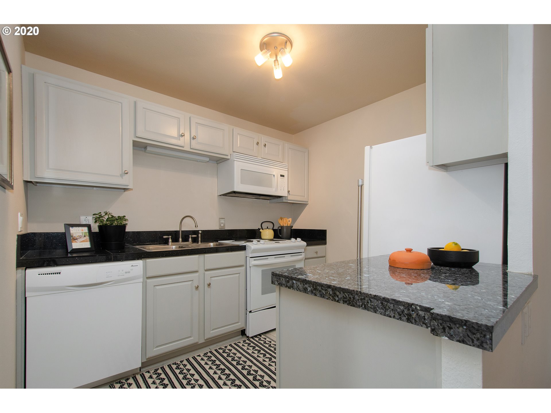 7522 Southwest Barnes Road, Unit F Portland, OR 97225 - Photo 12 of 28 Gallery Image 12