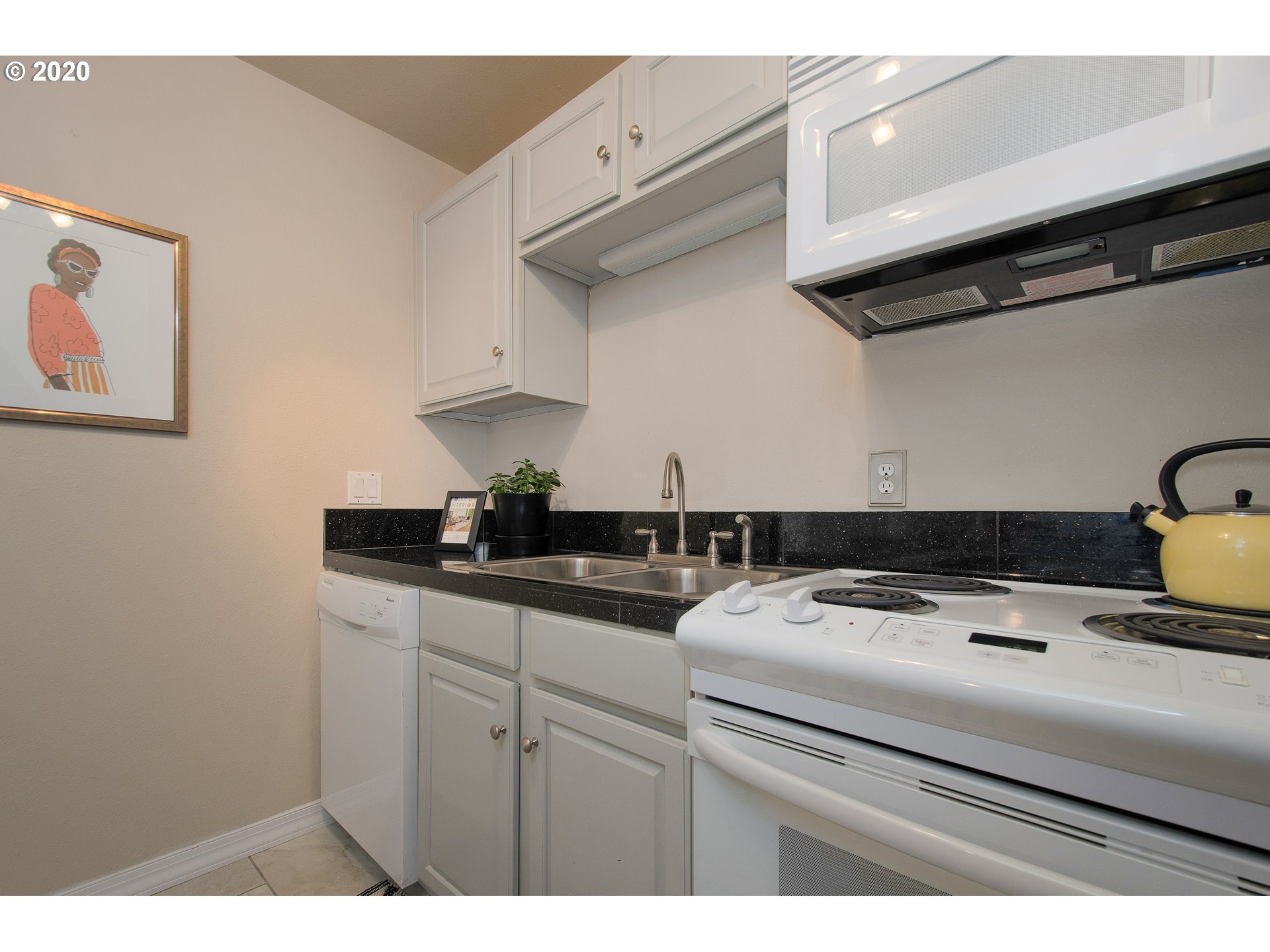 7522 Southwest Barnes Road, Unit F Portland, OR 97225 - Photo 15 of 28 Gallery Image 15