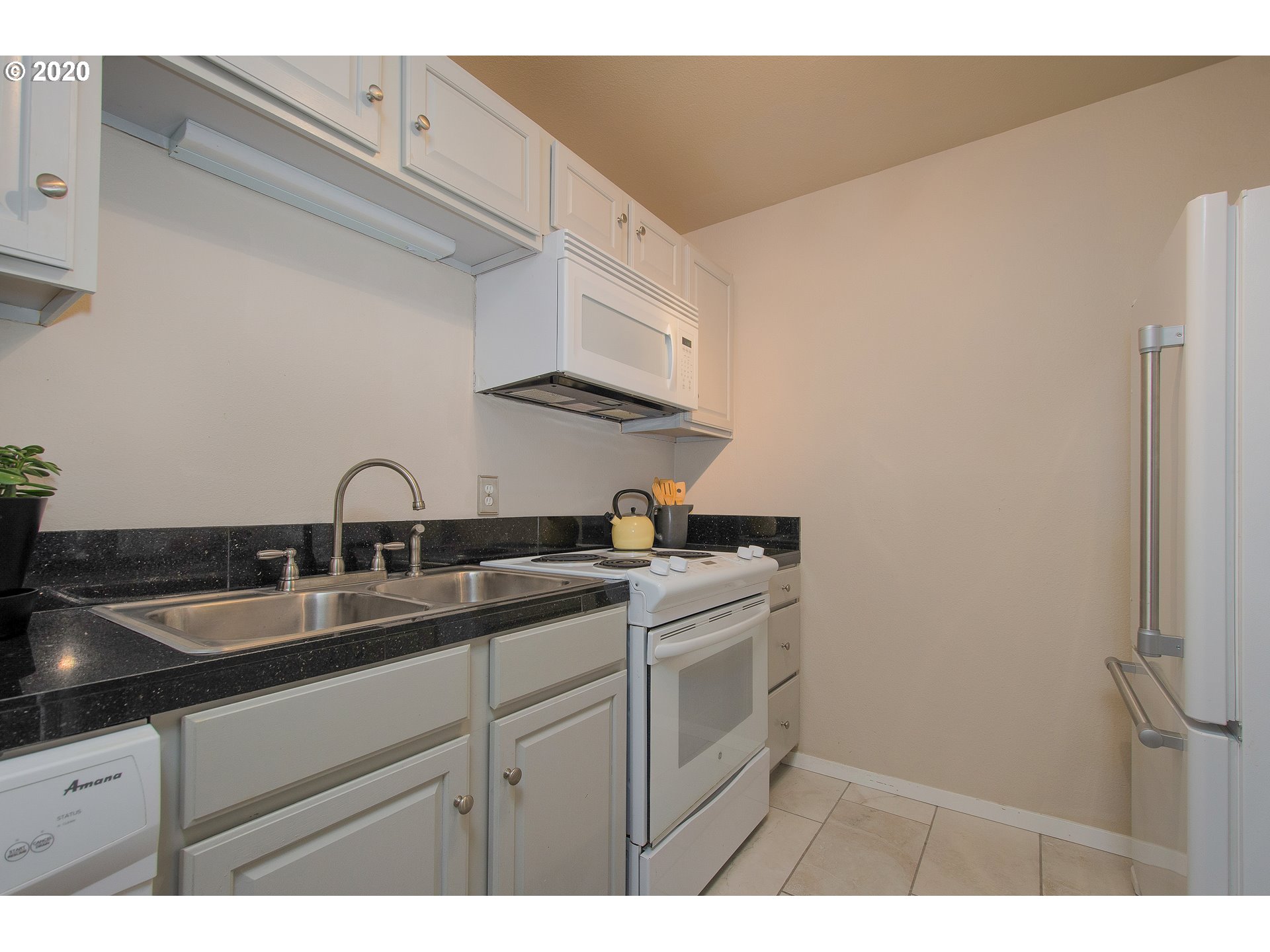 7522 Southwest Barnes Road, Unit F Portland, OR 97225 - Photo 17 of 28 Gallery Image 17