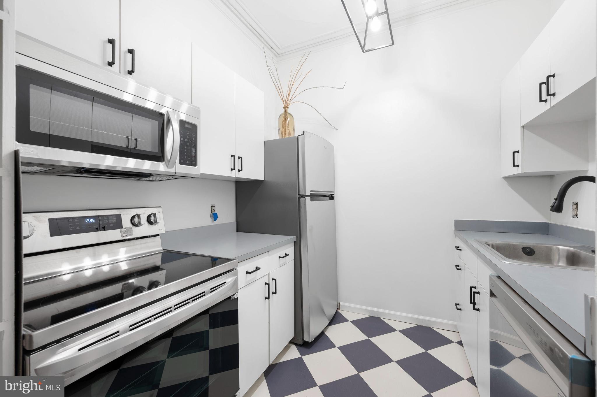 641 North 16th Street, Unit 1R Philadelphia, PA 19130 - Photo 5 of 14