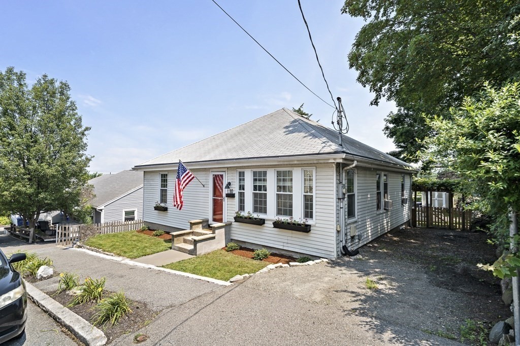 10 Columbia Road Wakefield, MA 01880 - Photo 2 of 24 Gallery Image 2