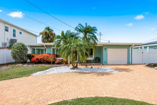 $3,200 | 580 Baywood Drive North, Dunedin, FL 34698