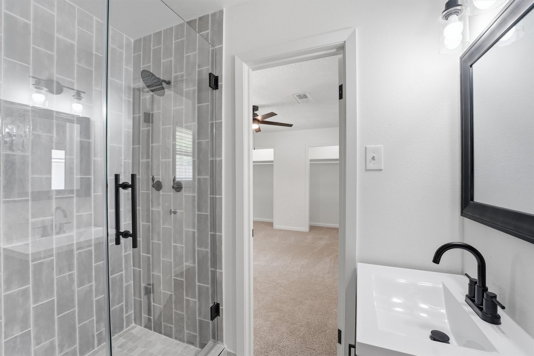 10302 Belfast Road La Porte, TX 77571 - Photo 13 of 30 Attached bathroom