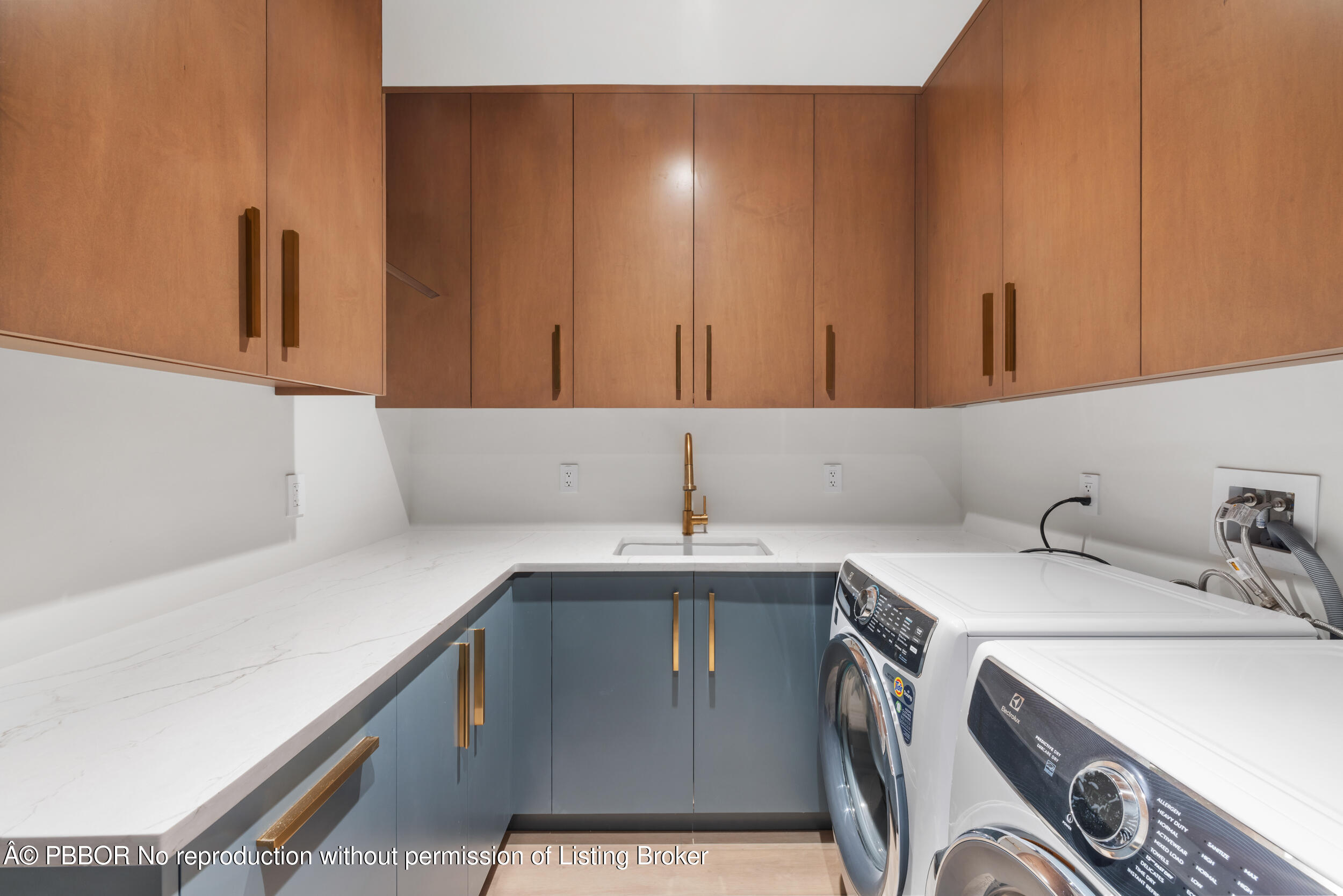 223 Sunset Avenue, Unit 2 Palm Beach, FL 33480 - Photo 15 of 15 LAUNDRY