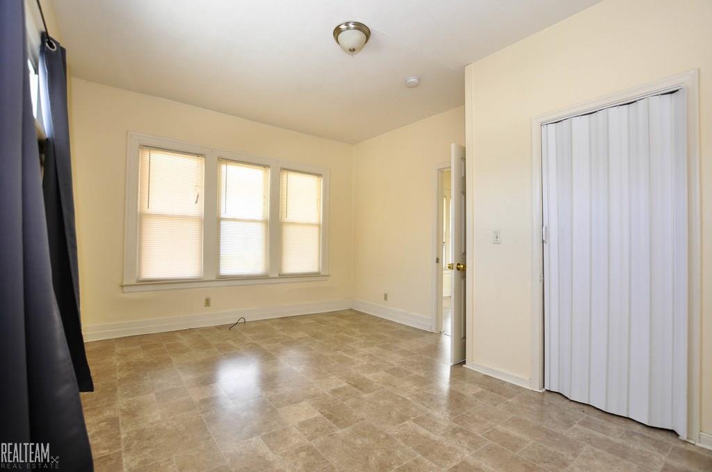 16258 Frazho Road Roseville, MI 48066 - Photo 4 of 28 31323088-3.JPG