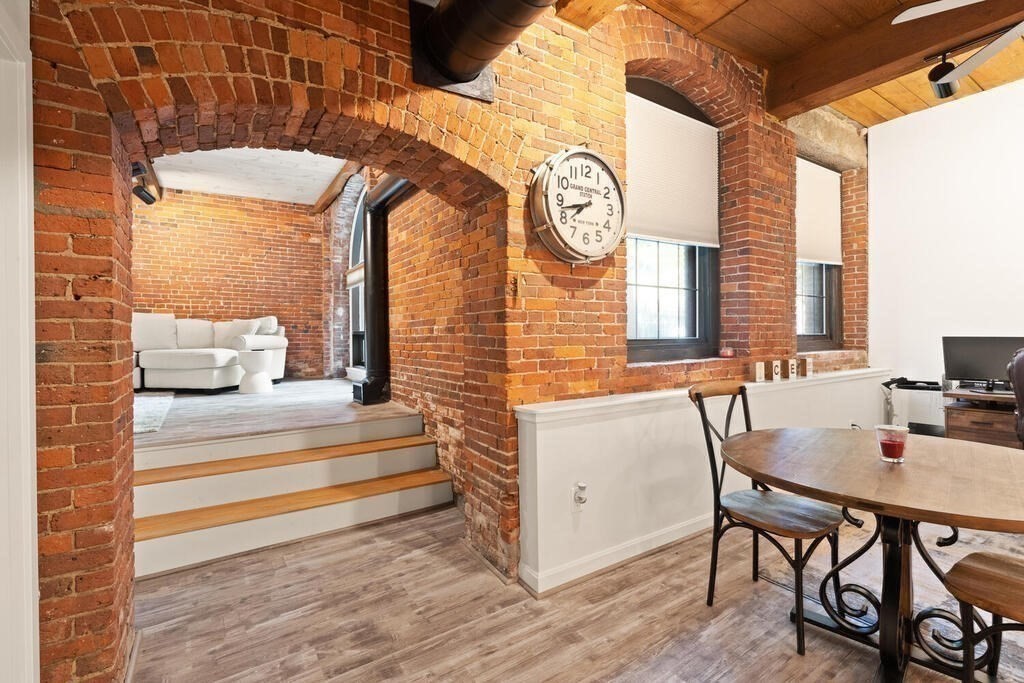 50 Rantoul Street, Unit 110 Beverly, MA 01915 - Photo 18 of 37 a dining room with furniture and window