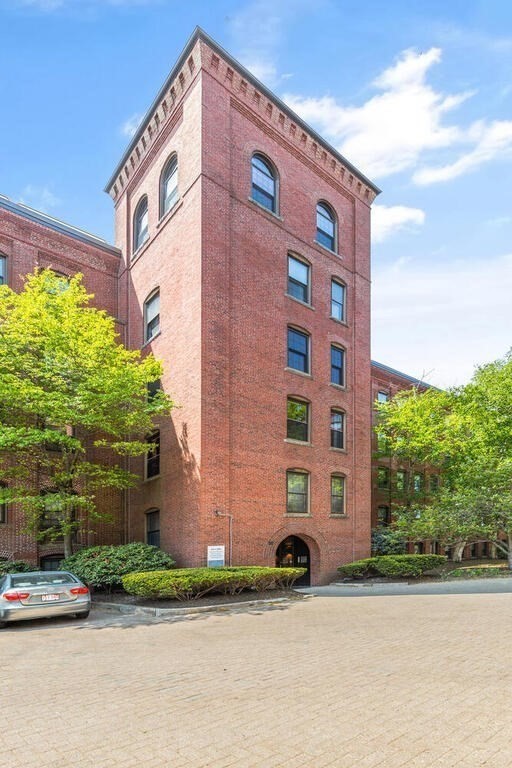 50 Rantoul Street, Unit 110 Beverly, MA 01915 - Photo 3 of 37 a front view of a building