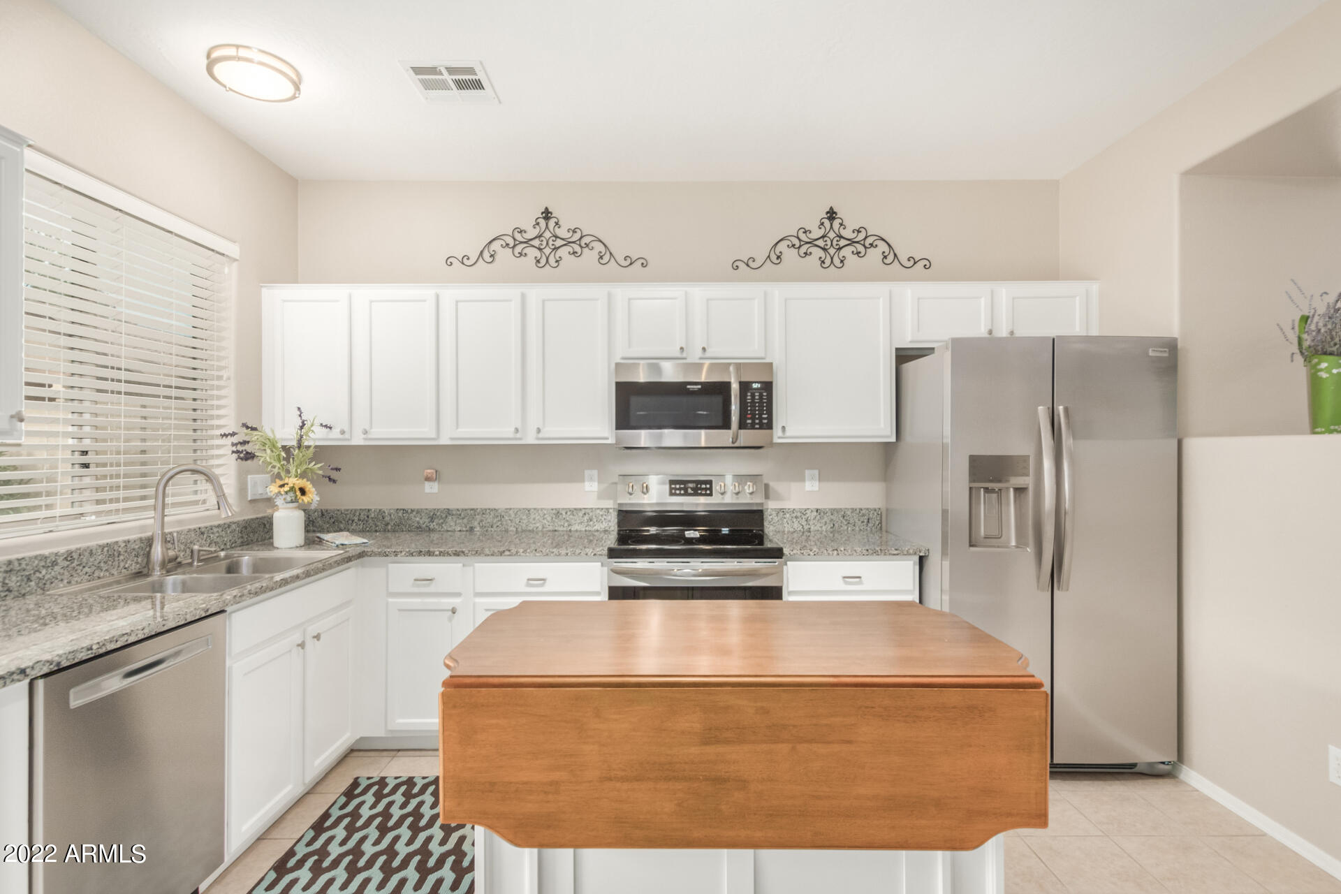 4556 East Del Rio Street Gilbert, AZ 85295 - Photo 8 of 25 Kitchen