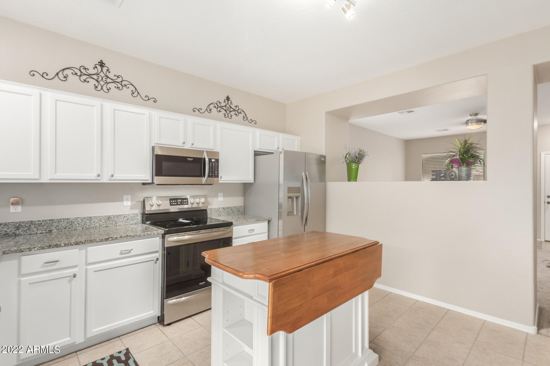 4556 East Del Rio Street Gilbert, AZ 85295 - Photo 9 of 25 Kitchen