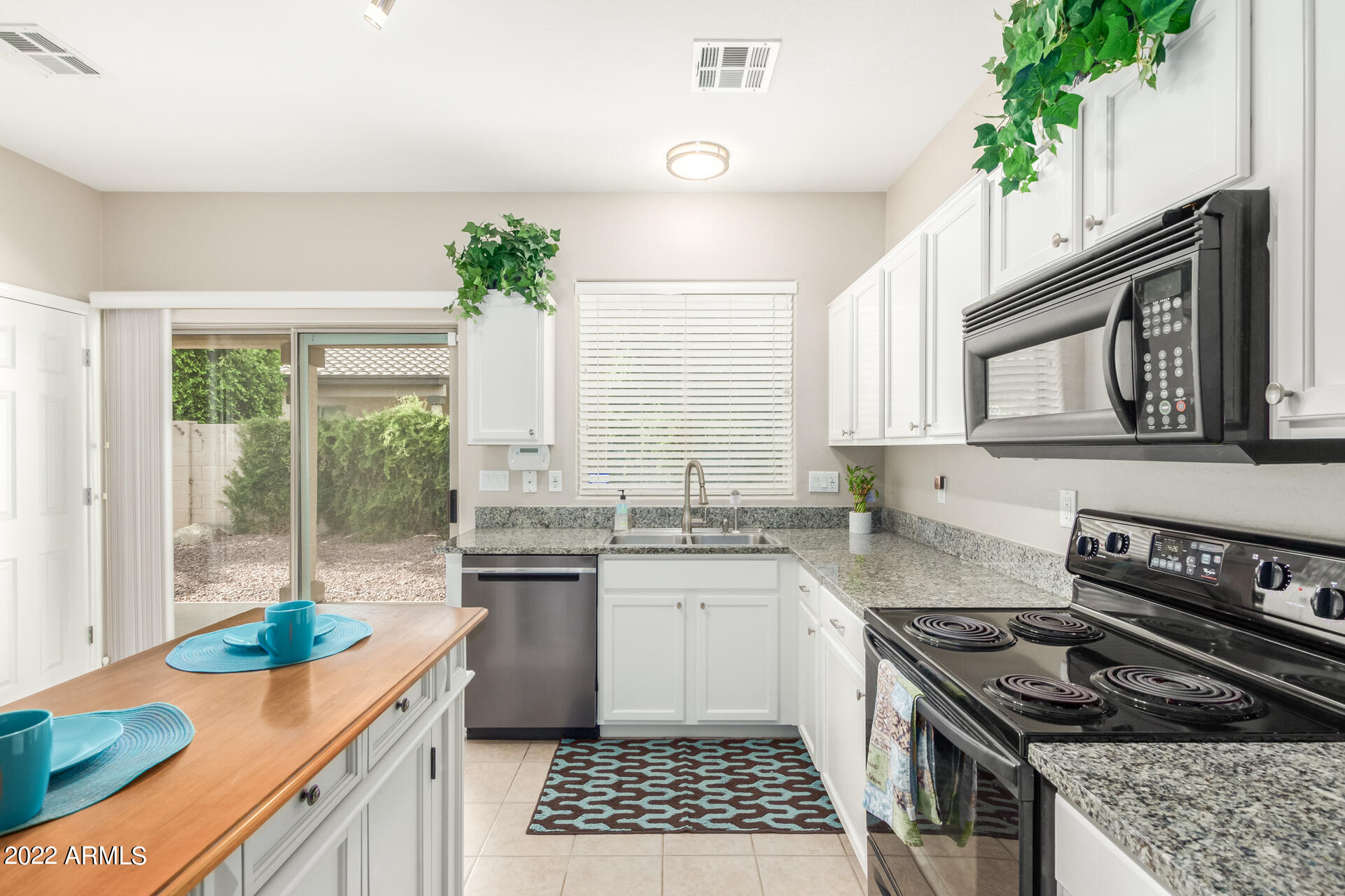 4556 East Del Rio Street Gilbert, AZ 85295 - Photo 10 of 25 Kitchen