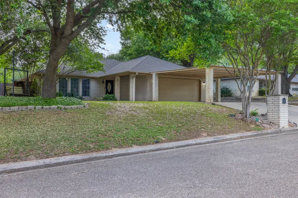 $300,000 | 705 Palmer Street, Rockdale, TX 76567