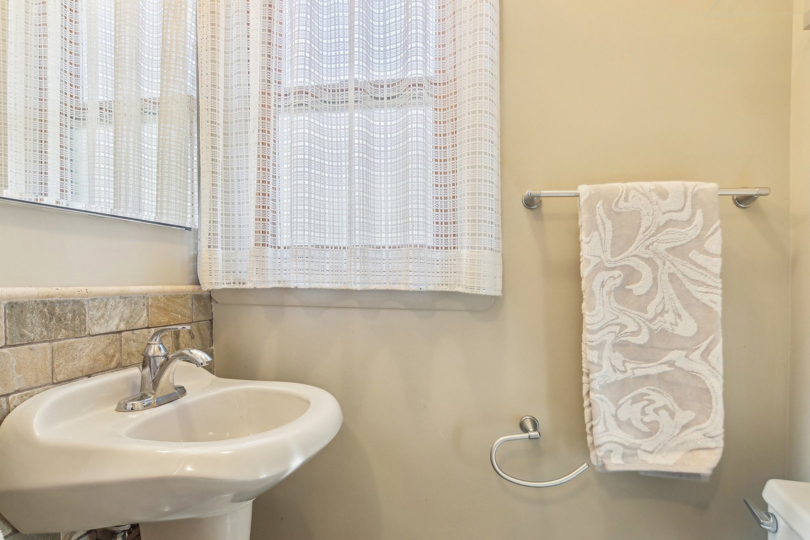 38 Northgate Road Riverside, IL 60546 - Photo 17 of 52 a bathroom with a sink and a mirror
