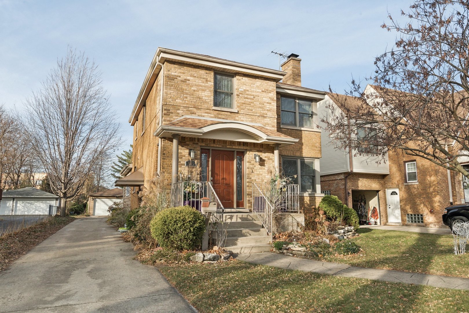 38 Northgate Road Riverside, IL 60546 - Photo 2 of 52 a front view of a house