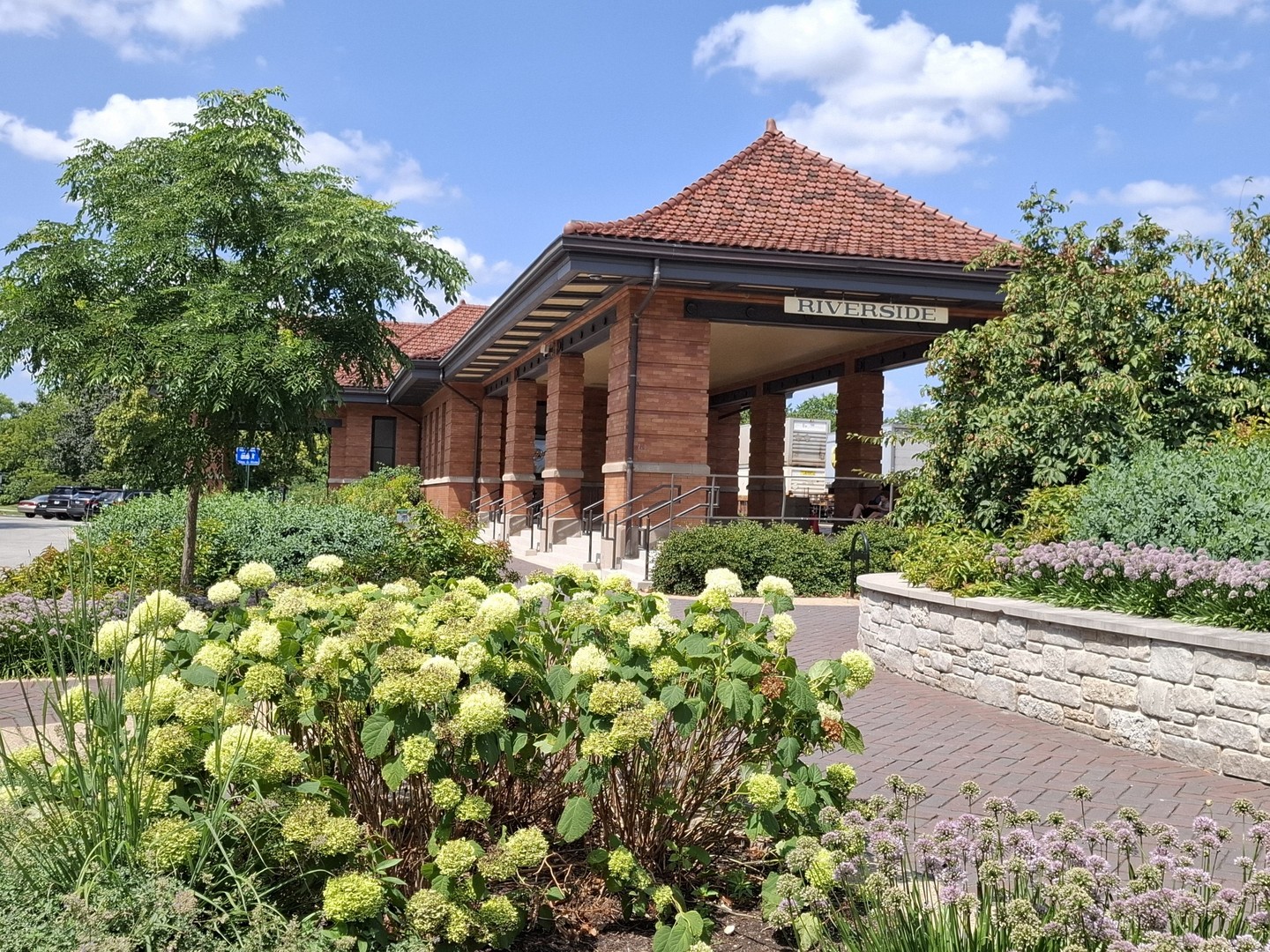 38 Northgate Road Riverside, IL 60546 - Photo 51 of 52 front view of a house with a small yard