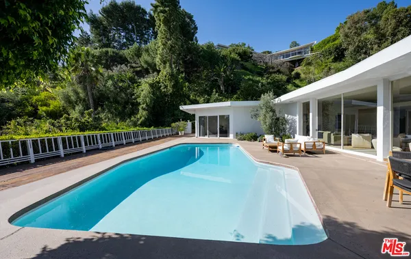 $40,000 | 1121 Loma Vista Drive, Beverly Hills, CA 90210