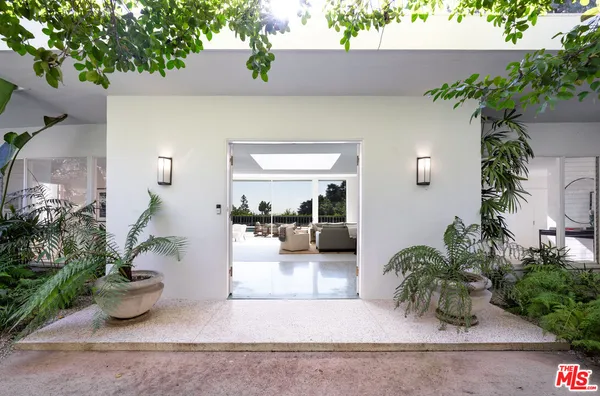 $40,000 | 1121 Loma Vista Drive, Beverly Hills, CA 90210