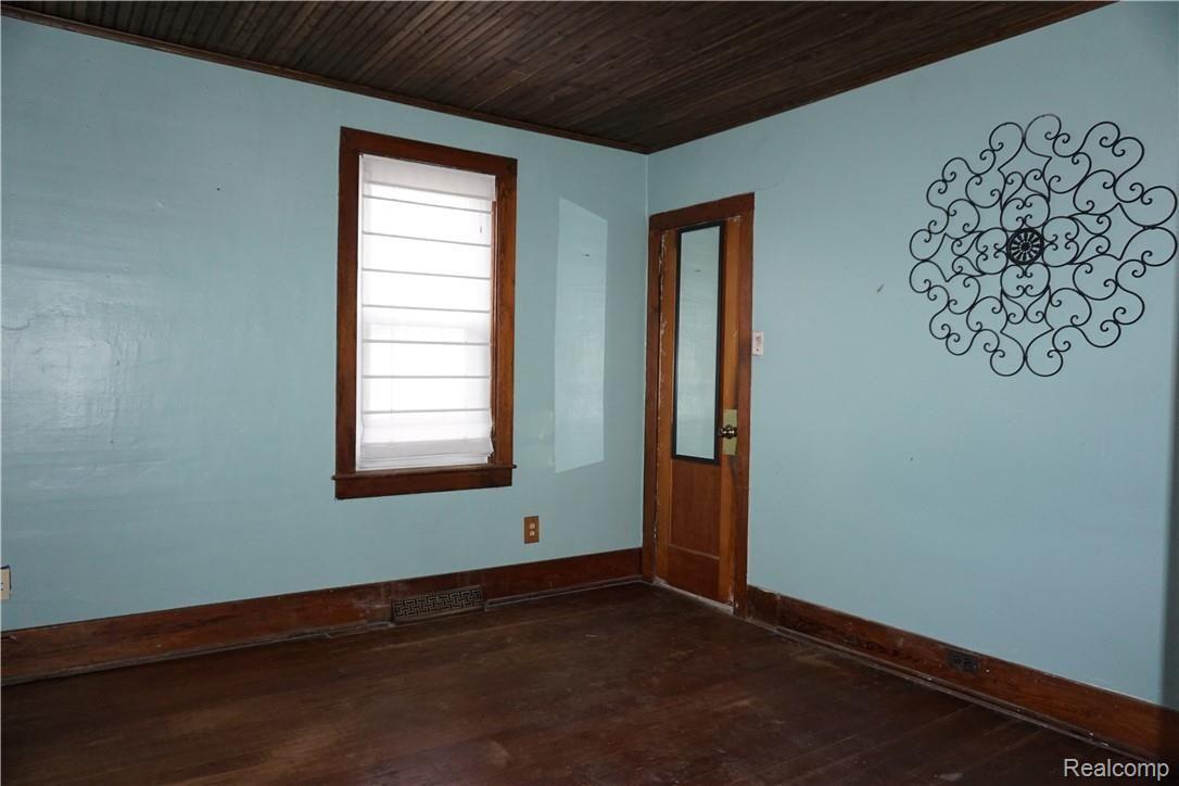 5026 State Road Fort Gratiot, MI 48059 - Photo 10 of 23 DSC00461.JPG